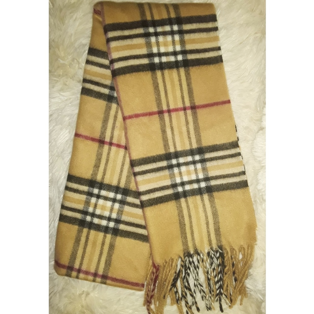 Iconic Check Scarf - Picture 4 of 5